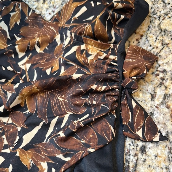 Caribbean Joe Slim Shaper Black and Brown Leaf Printed One Piece Women’s 10 Swim - Picture 9 of 9